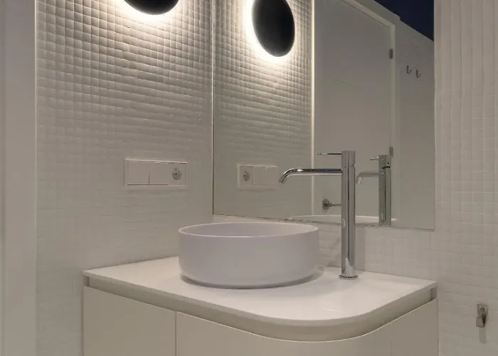 Lu&cia Marques De Cadiz *